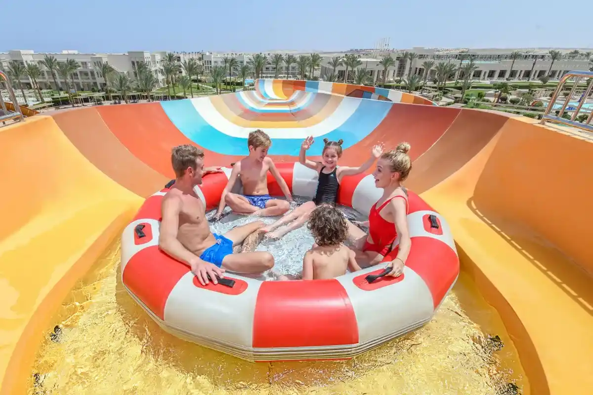 Горки и бассейны в Makadi Water World